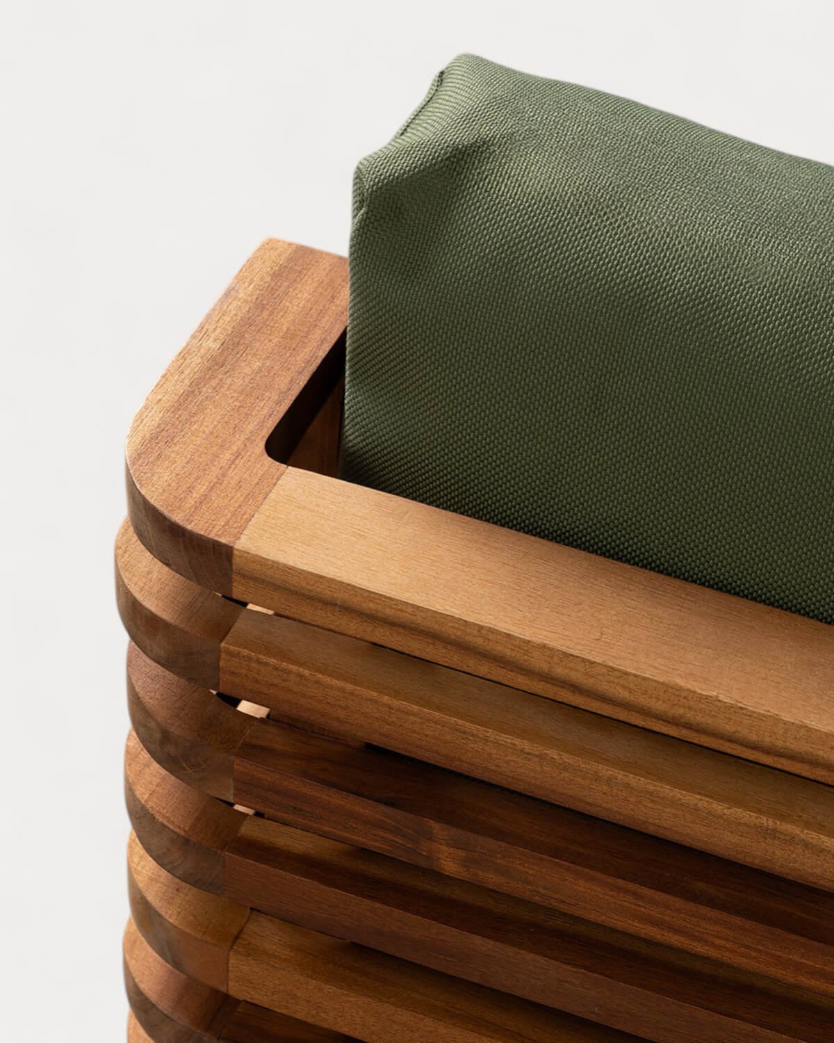 3-Sitzer-Gartensofa Hazan aus Akazienholz mit Stoffkissen, Galeriebild 5