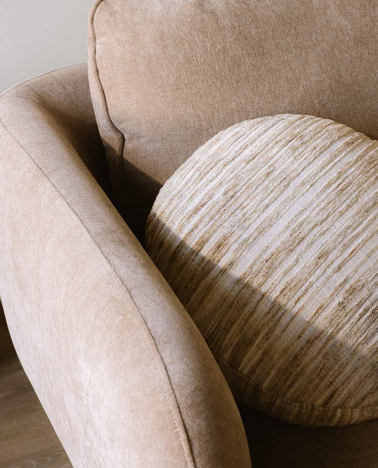 2-Sitzer-Sofa mit Stoffpouf Kino, Galeriebild 3