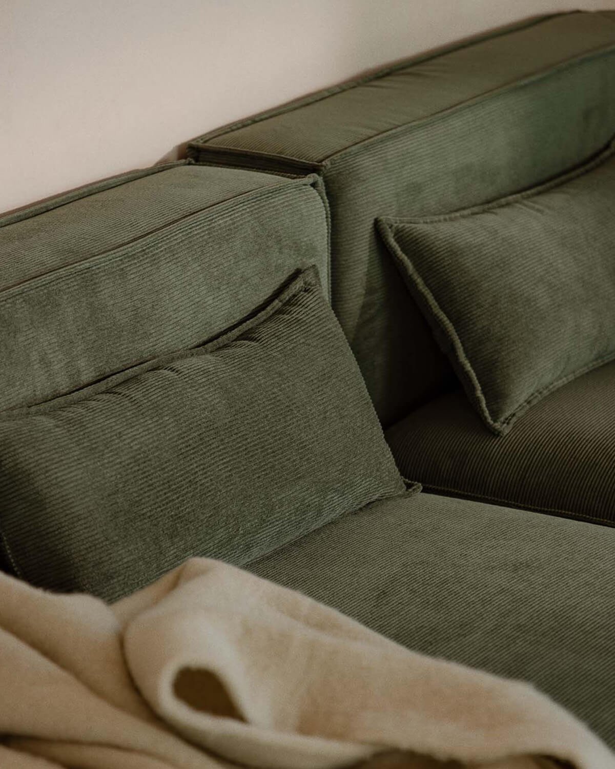 Kilhe 3-teiliges Modulares Ecksofa mit 2 Sesseln und Cord-Pouf, Galeriebild 3