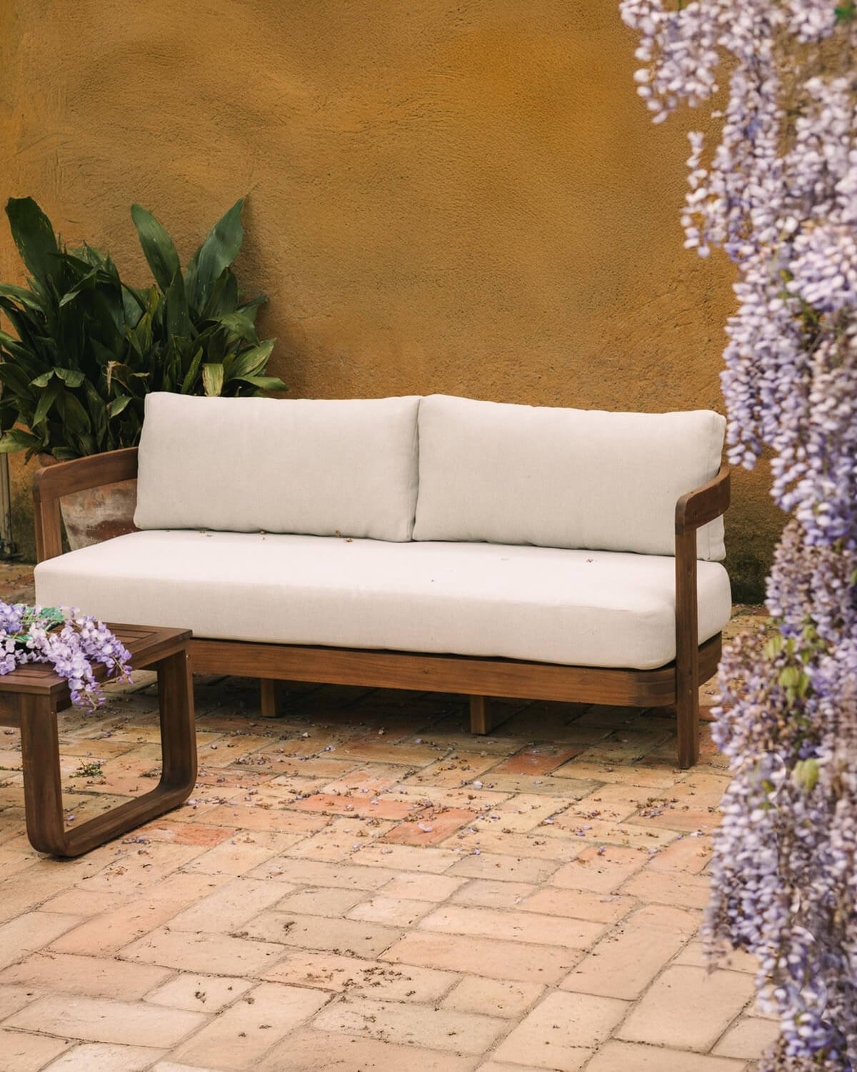 3-Sitzer-Gartensofa aus Akazienholz und Moad-Stoff, Galeriebild 2