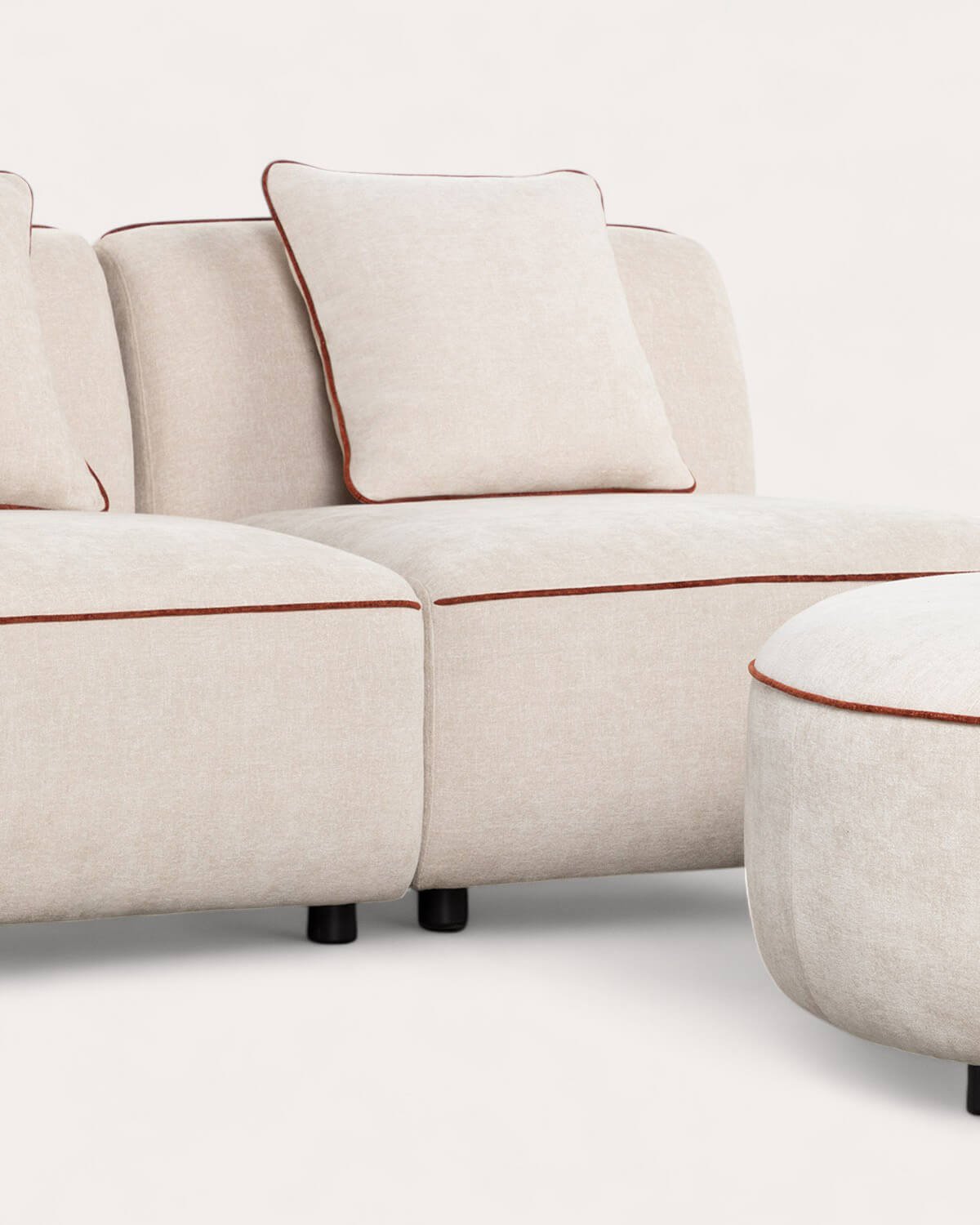 Modulares zweiteiliges Ecksofa mit Ilham-Stoffsessel und Puff, Galeriebild 4