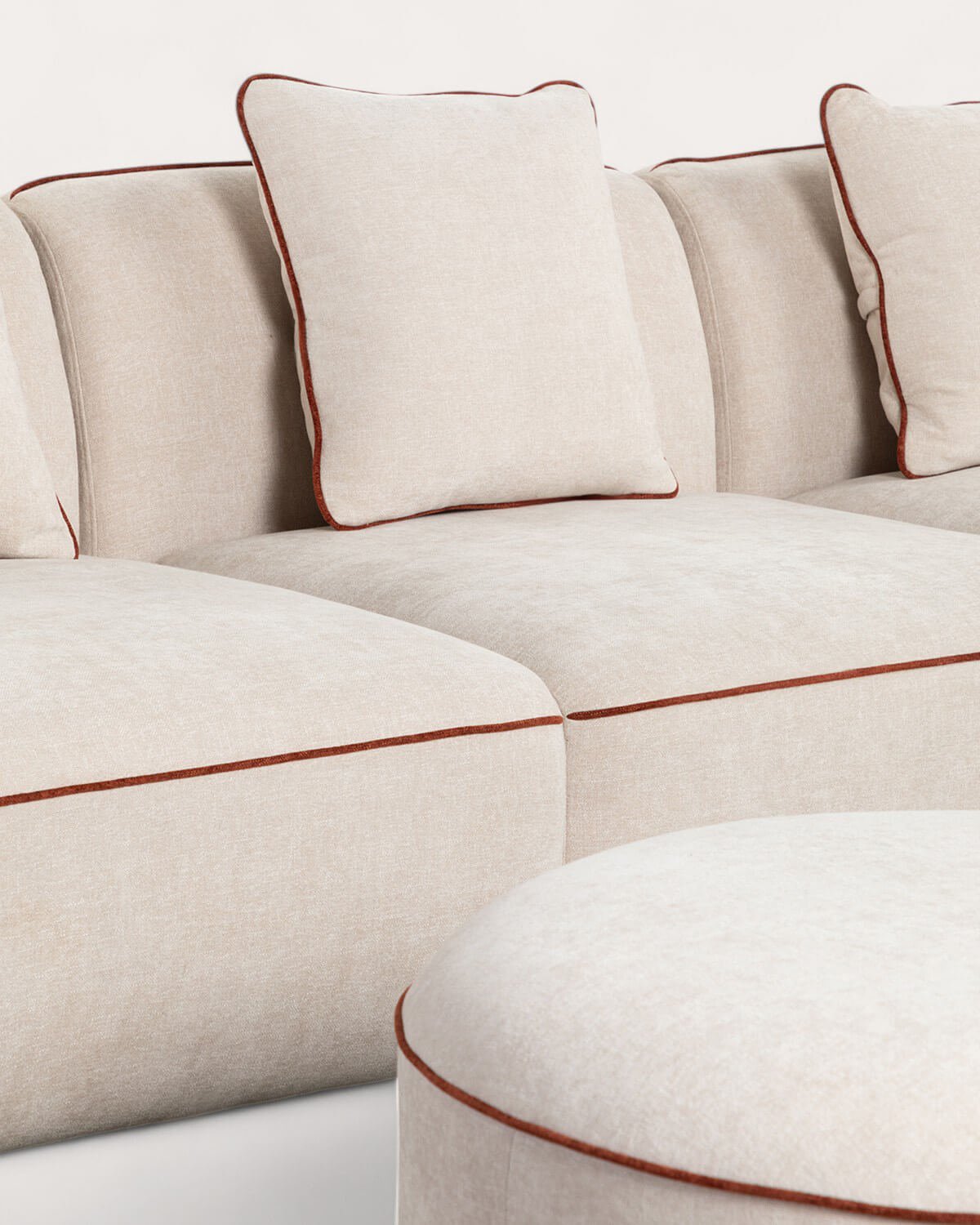 Modulares zweiteiliges Ecksofa mit Ilham-Stoffsessel und Puff, Galeriebild 3