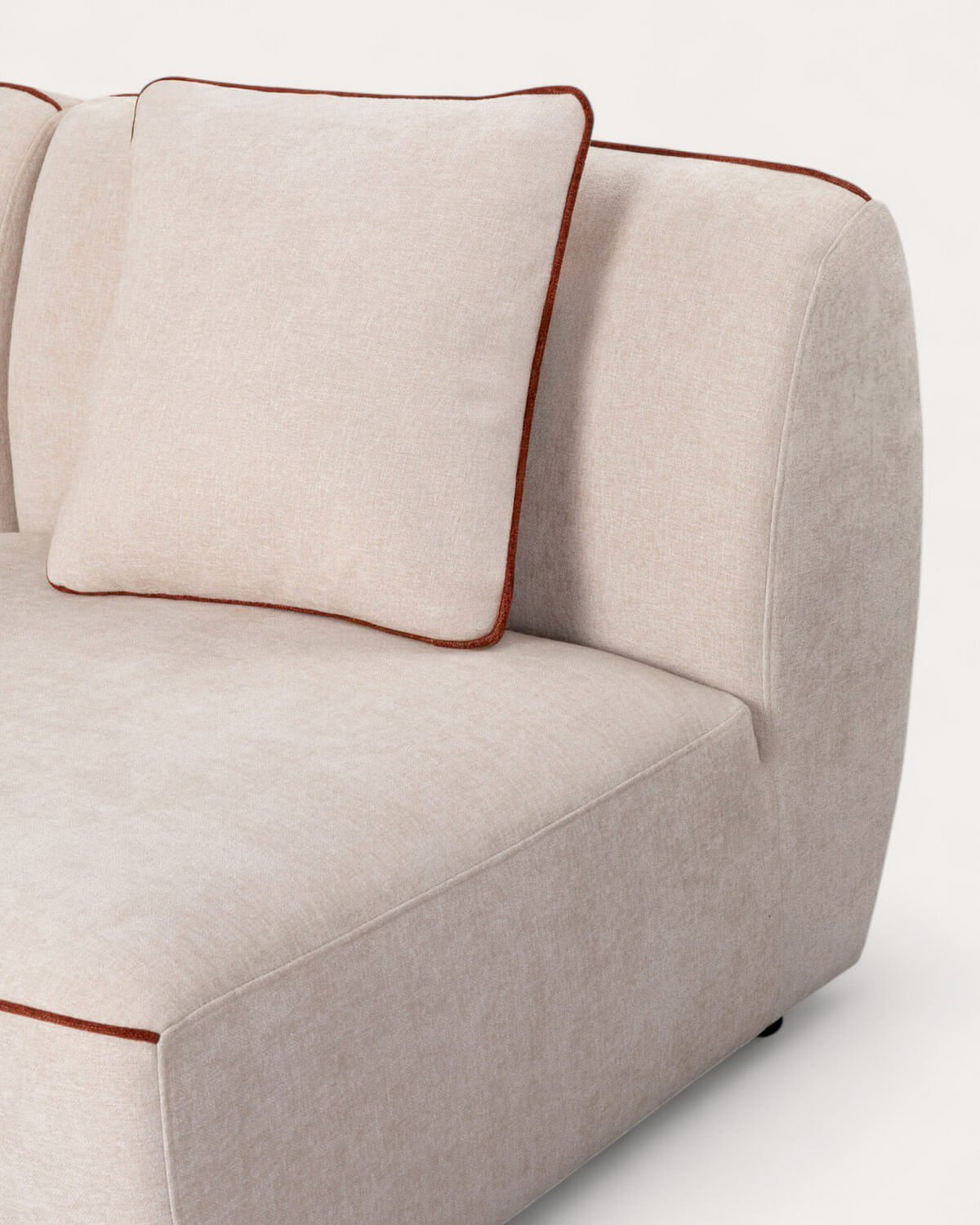 4-teiliges modulares Sofa mit Ecksessel und rundem Ilham-Stoffhocker, Galeriebild 4