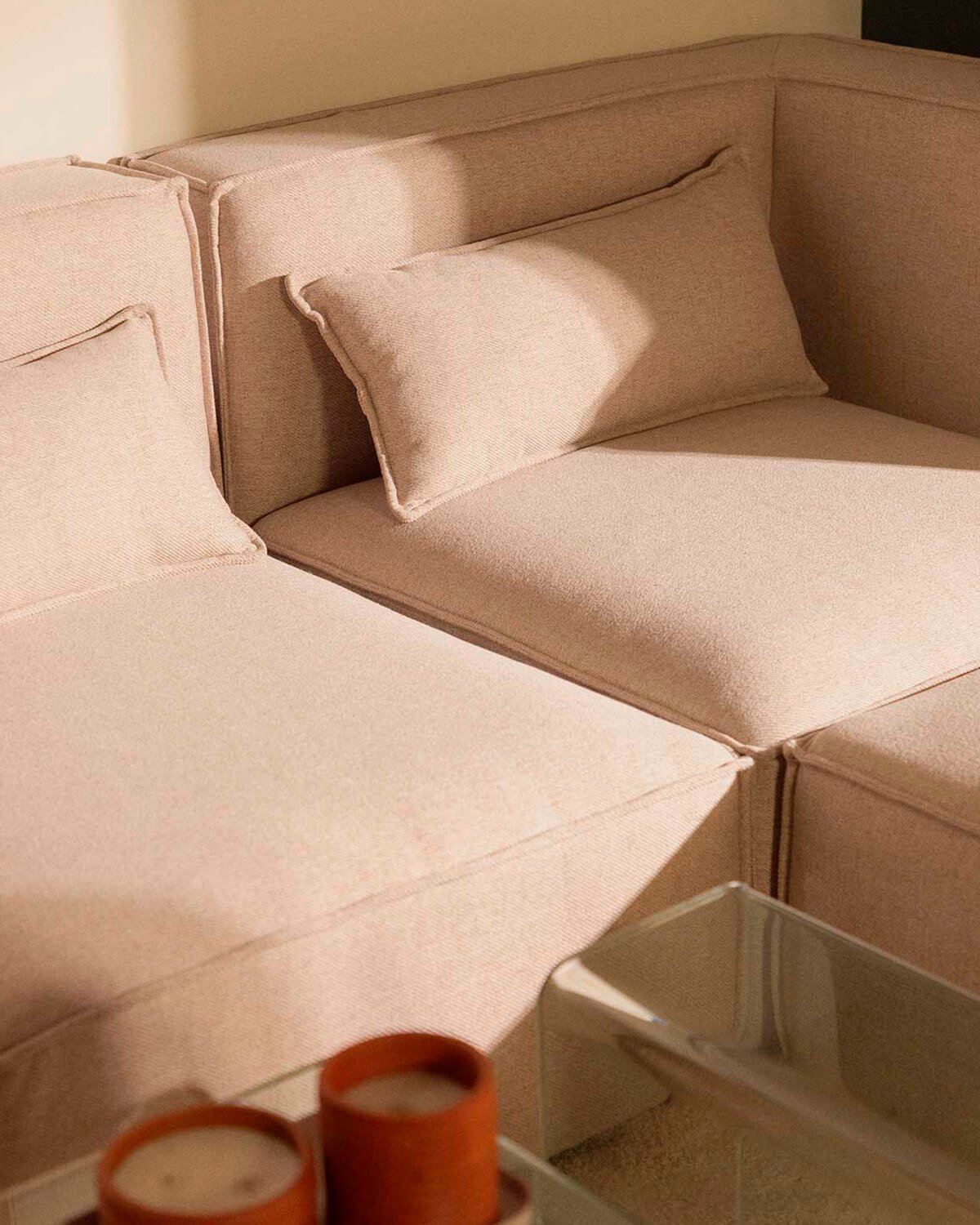 4-teiliges Modularsofa mit 2 Ecksesseln und Puffkachel aus Stoff, Galeriebild 3