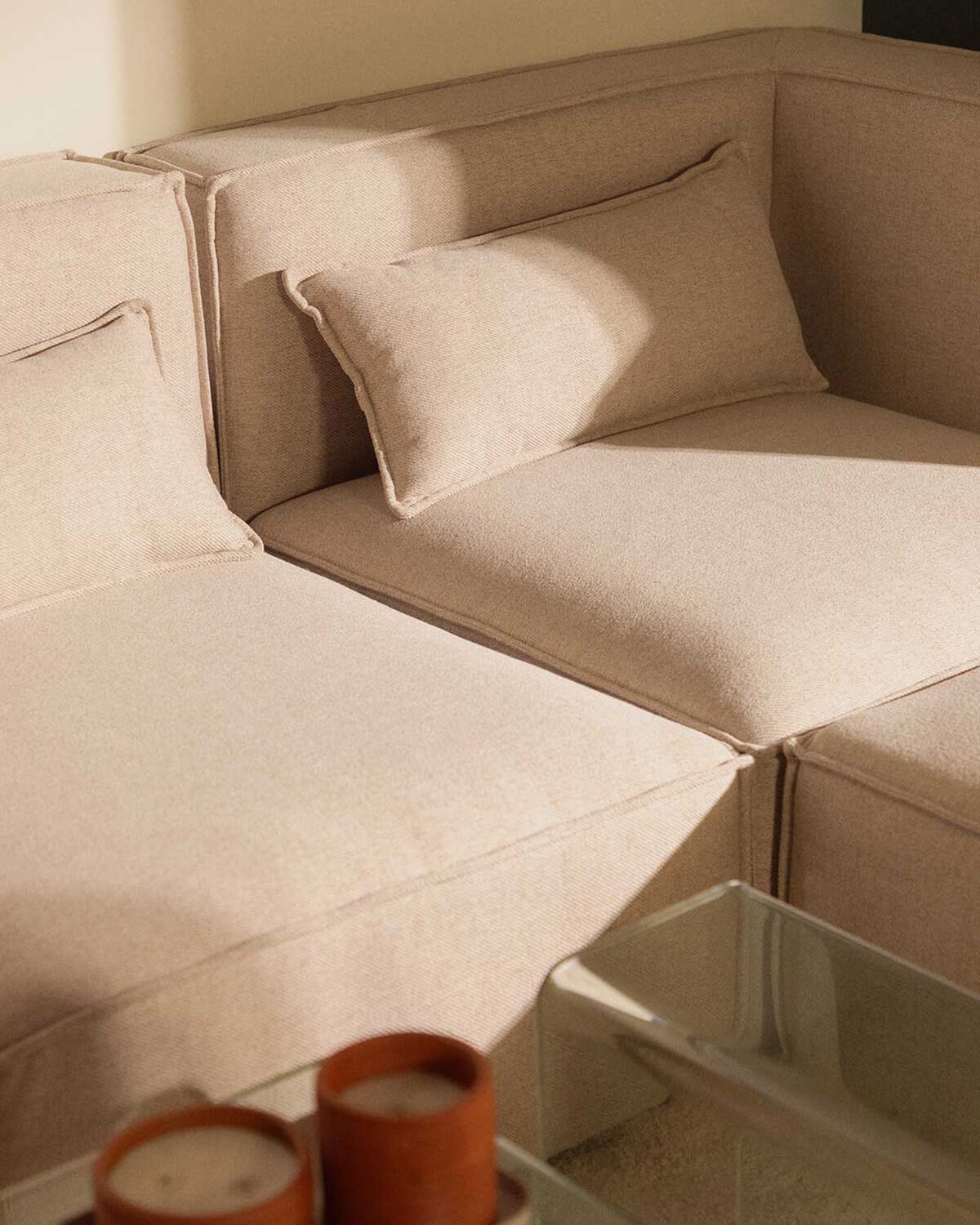 Kilhe Modular 5-teiliges Sofa und Pouf aus Stoff, Galeriebild 3