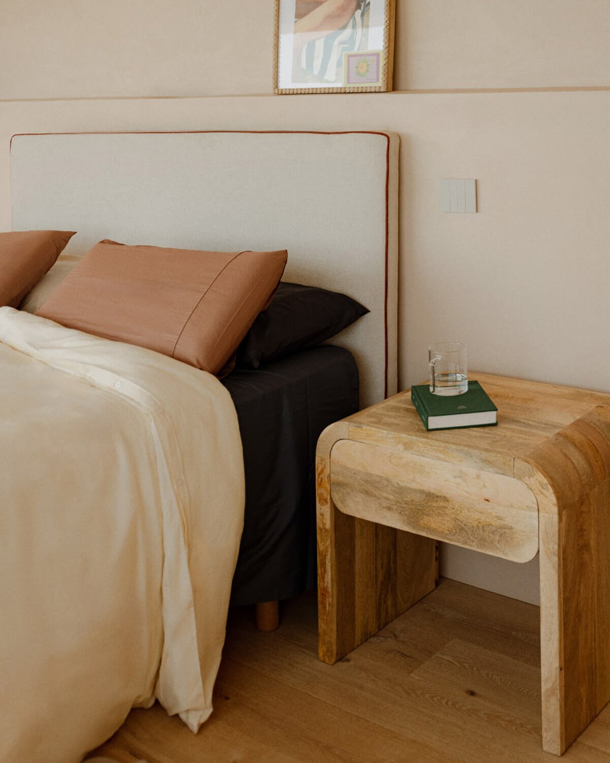 XL-Nachttisch mit Schublade aus Mangoholz (61 x 45,5 cm) Vanile, Galeriebild 2