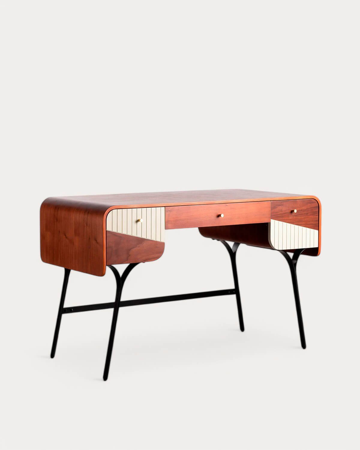Schreibtisch mit Schubladen aus Holz und Metall Inari, Galeriebild 1