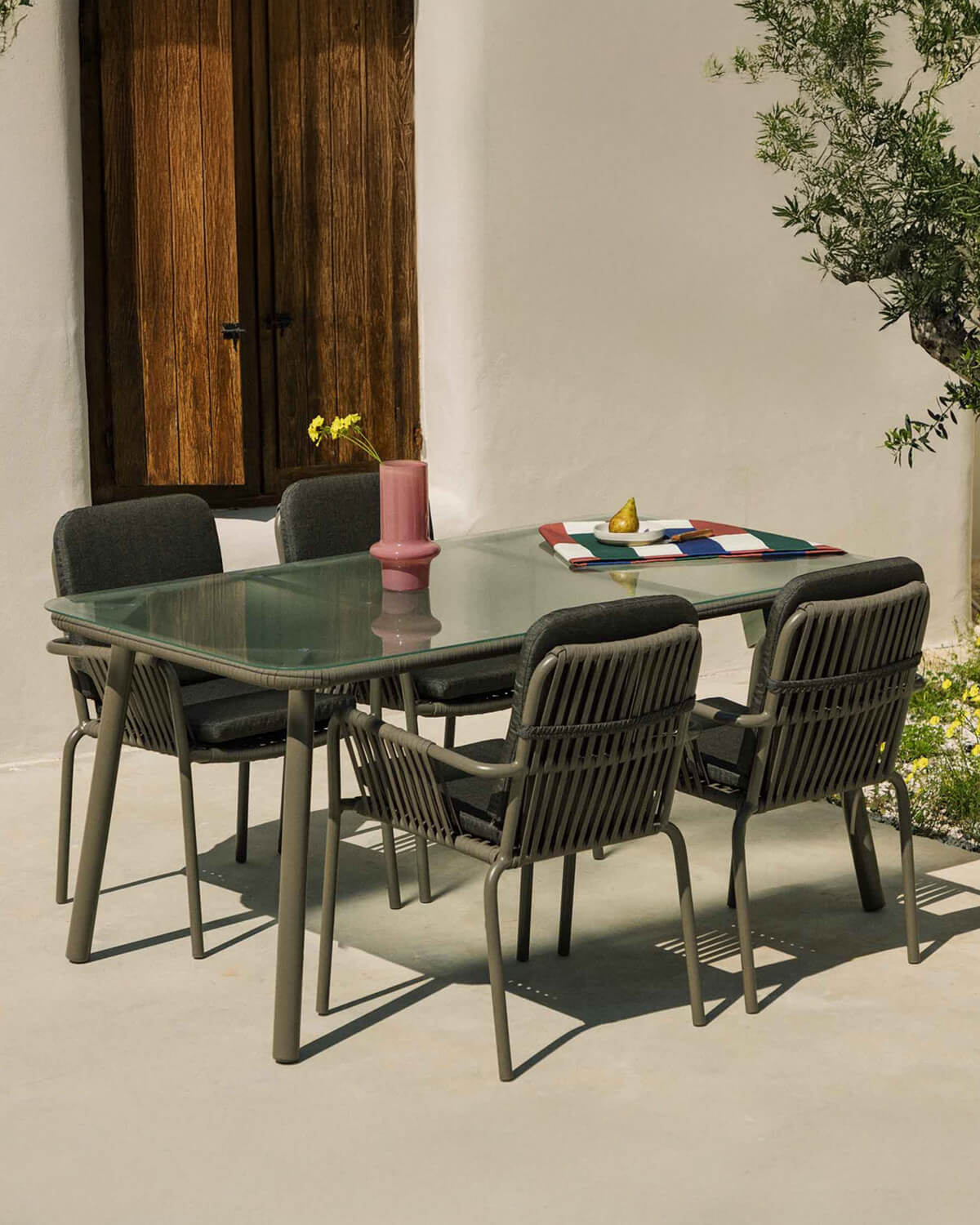 Rechteckiger Outdoor Tisch aus Aluminium und Glas (160x90 cm) Drian, Galeriebild 2