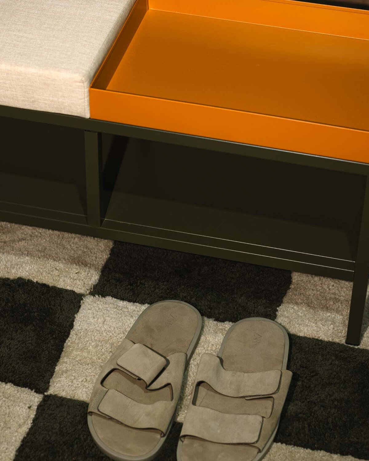 Schuhbank mit Stauraum aus laminiertem Stahl Bruck, Galeriebild 3