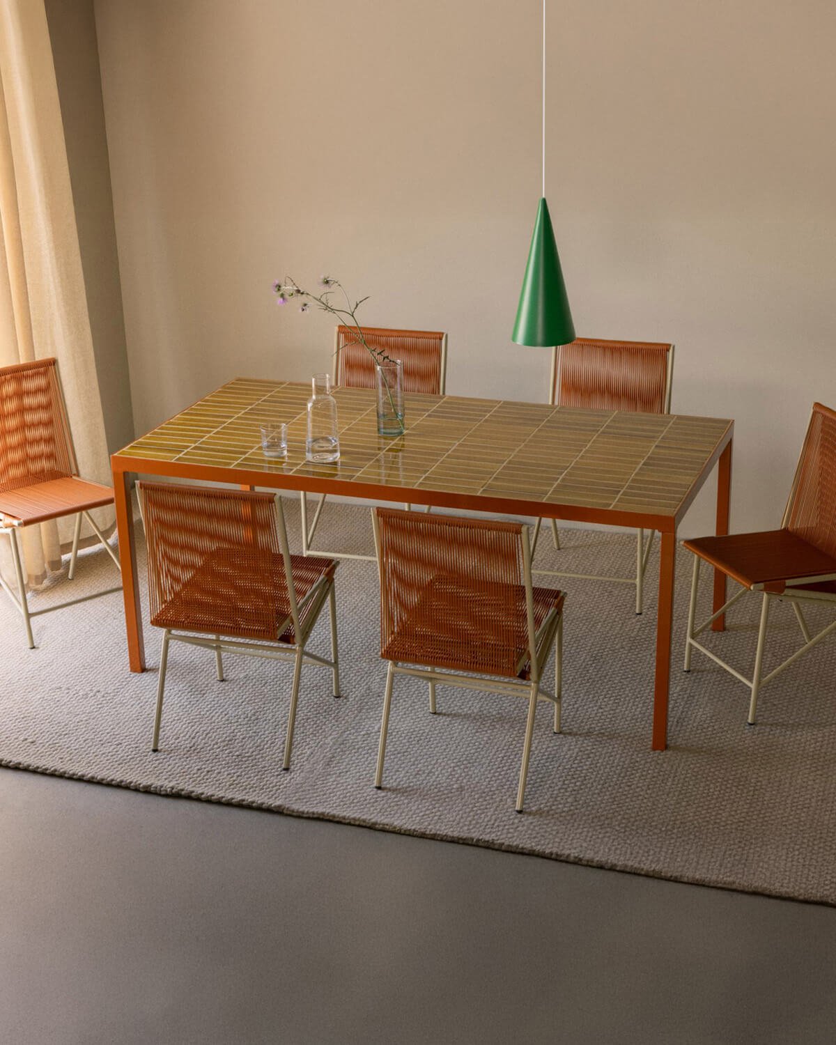 Rechteckiges Esstisch-Set mit Keramik (181x93 cm) Saphir und 6 Rattan- und Metallstühlen Amur, Galeriebild 2