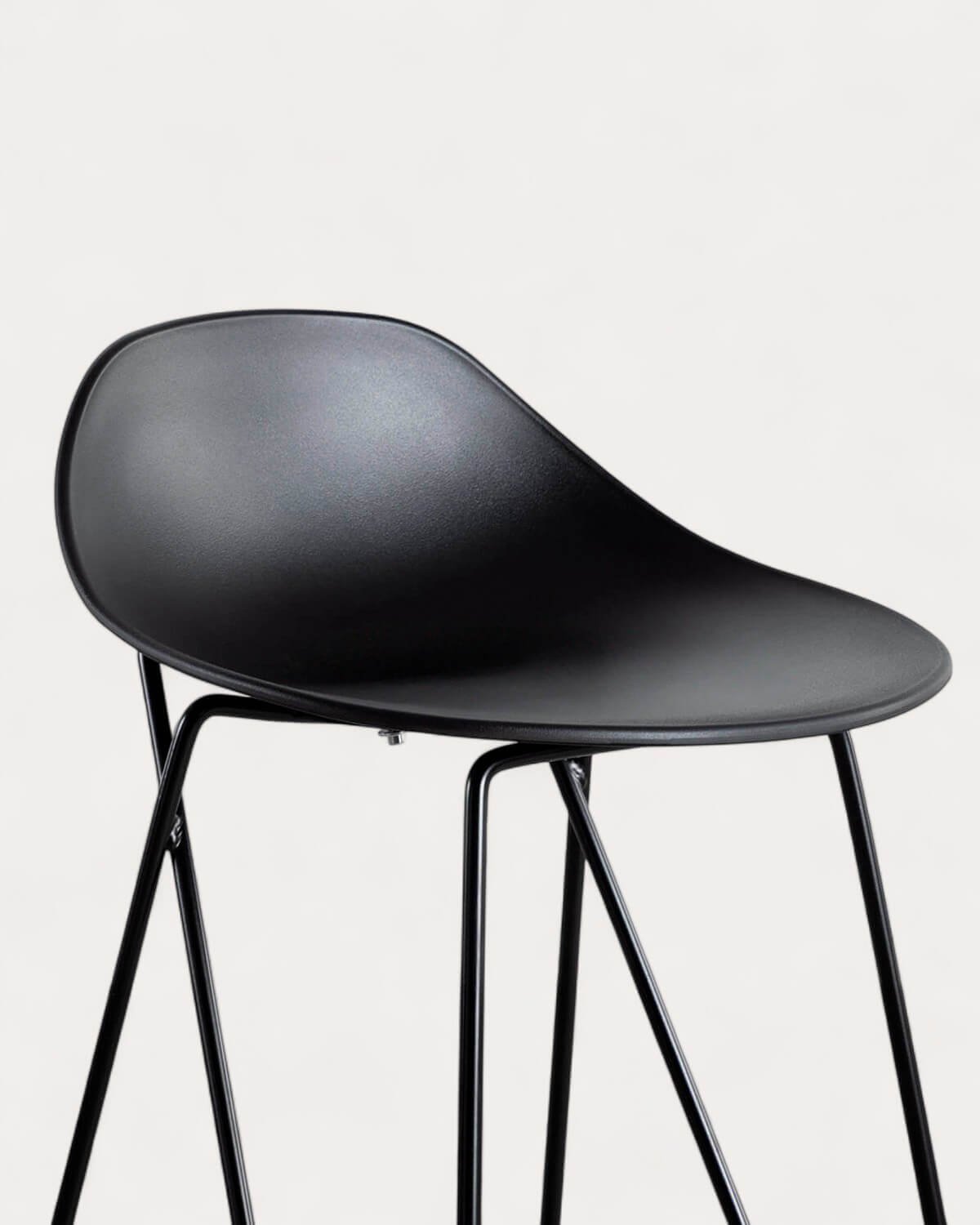 Hoher Hocker aus Polypropylen und Metall (67 cm) Paris, Galeriebild 5