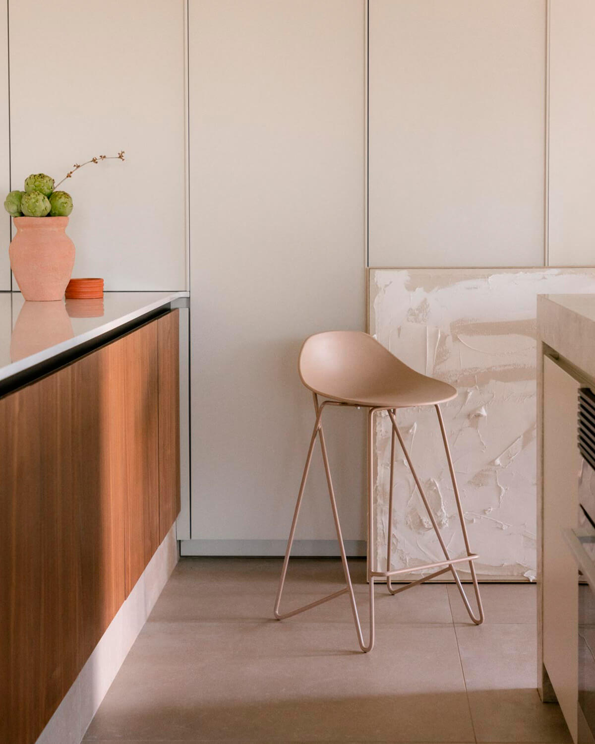 Hoher Hocker aus Polypropylen und Metall (67 cm) Paris, Galeriebild 2