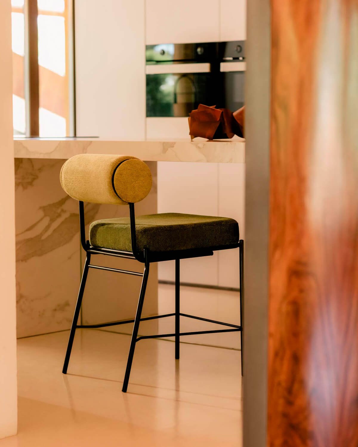 2er-Pack Hohe Hocker aus Stoff und Metall (64,5 cm) Elin, Galeriebild 2