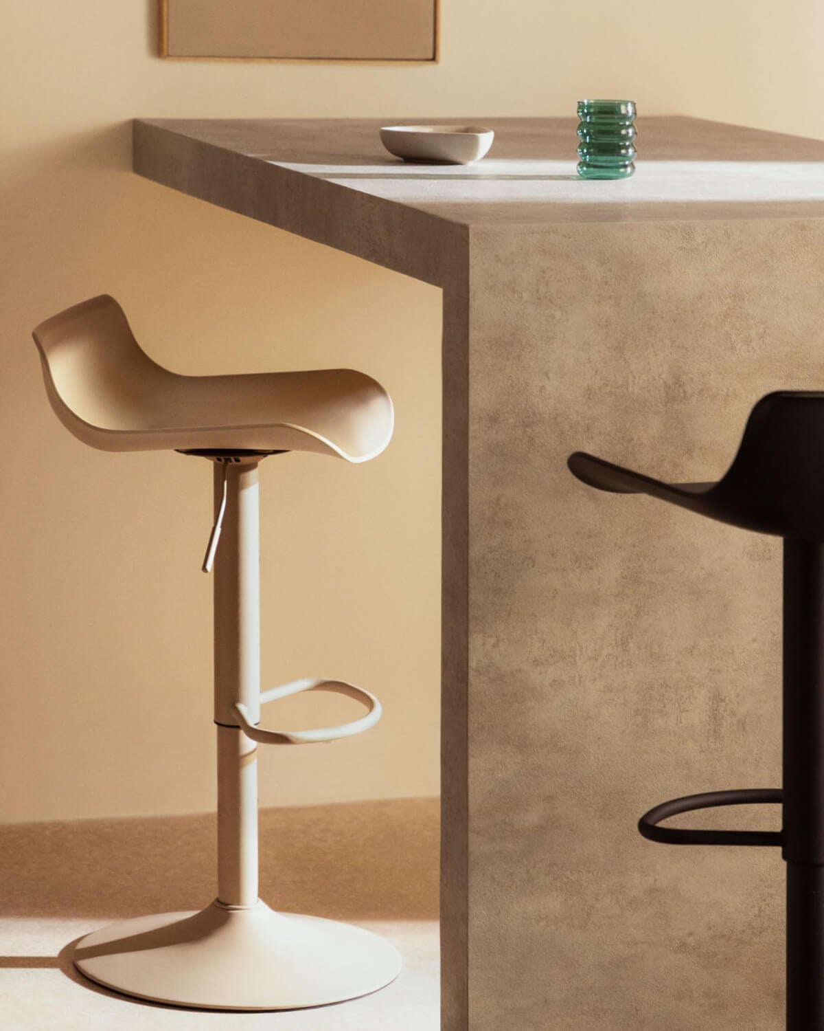 Pack mit 4 Hochverstellbaren Hockern aus Polyethylen und Metall Corea, Galeriebild 2