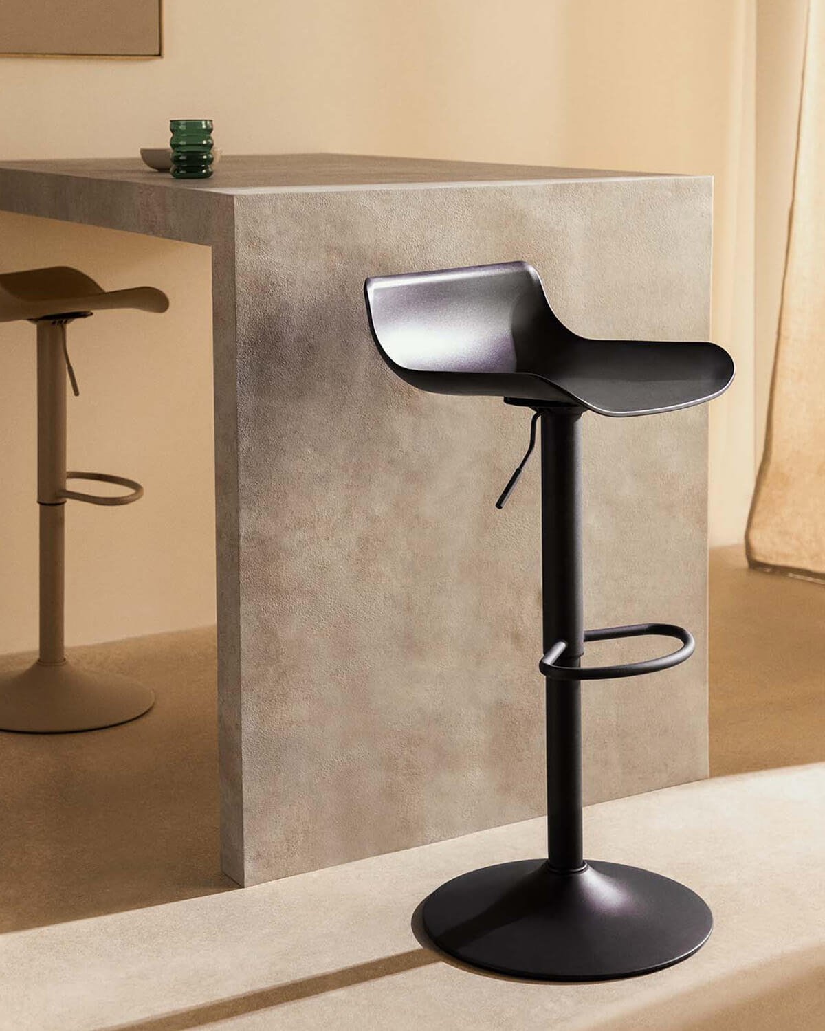 Pack mit 4 Hochverstellbaren Hockern aus Polyethylen und Metall Corea, Galeriebild 2