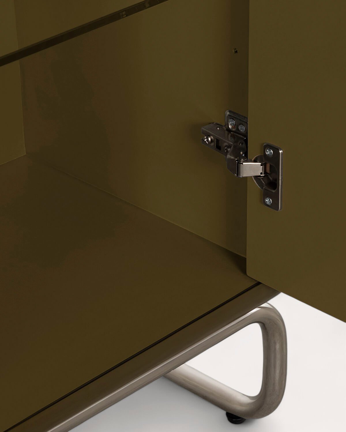 Niedriges Sideboard mit 2 Türen aus Holz und Metall in den Farben Candela Colours, Galeriebild 7