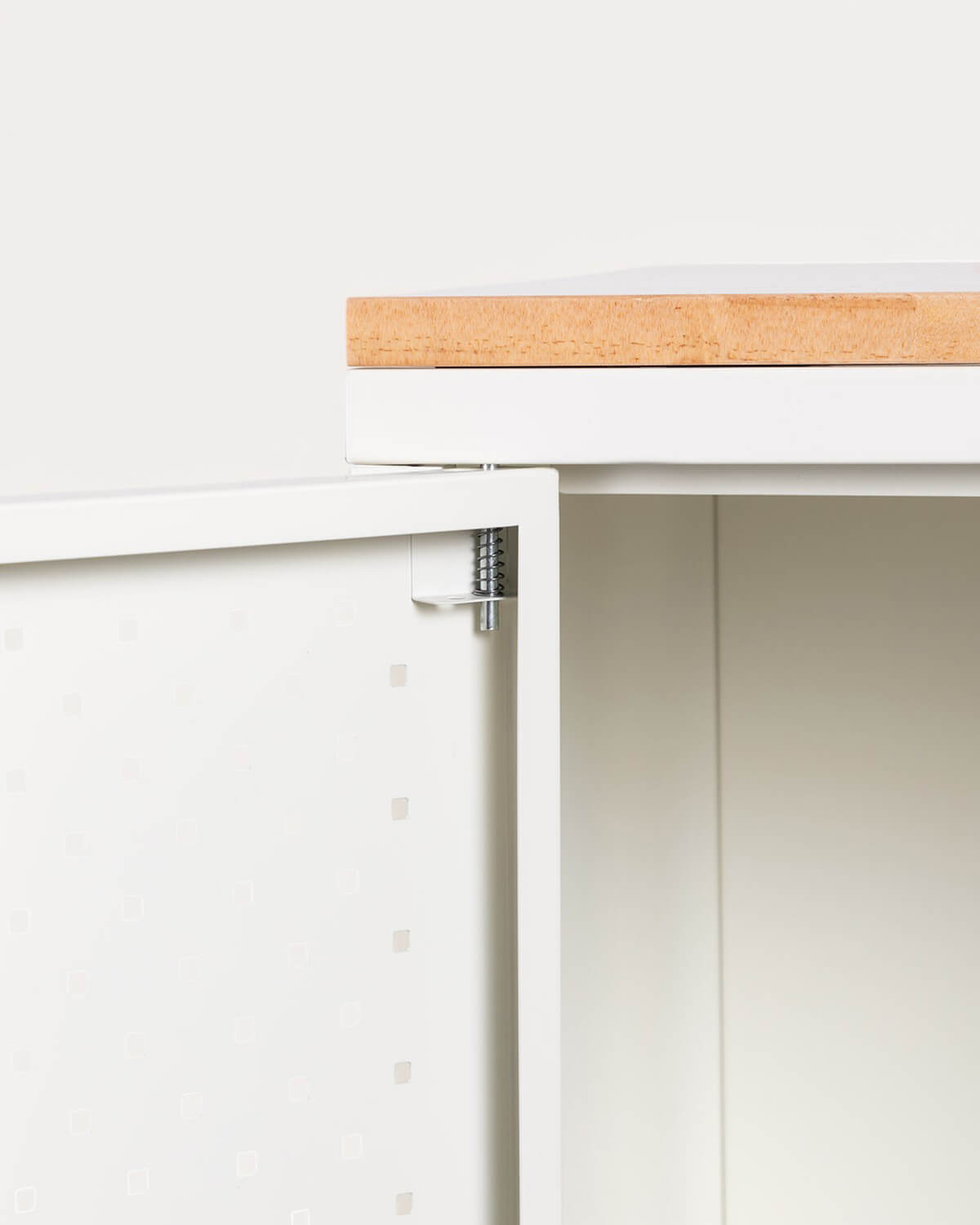 Niedriges Sideboard mit 2 Türen 80x41 cm aus laminiertem Stahl und Kiefernholz Varys, Galeriebild 7
