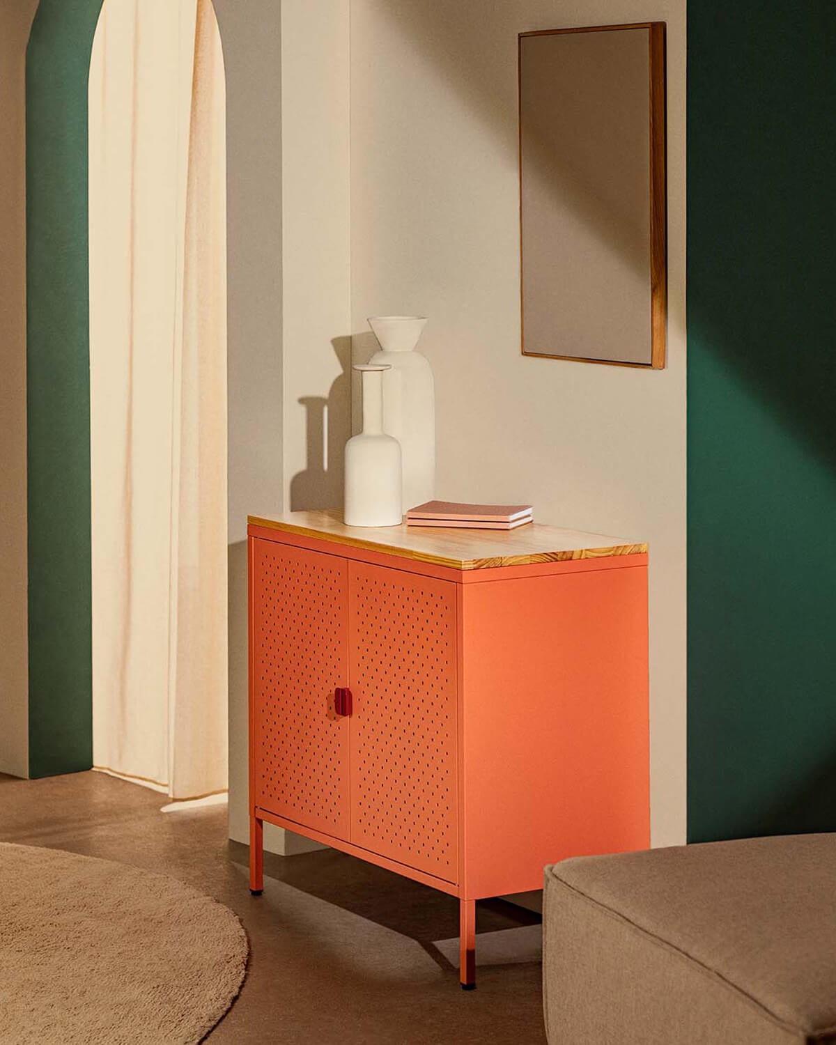 Niedriges Sideboard mit 2 Türen 80x41 cm aus laminiertem Stahl und Kiefernholz Varys, Galeriebild 2
