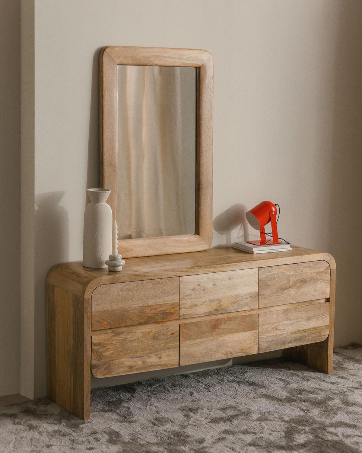 Niedriges Sideboard mit 6 Schubladen aus Vanile-Mangoholz , Galeriebild 2