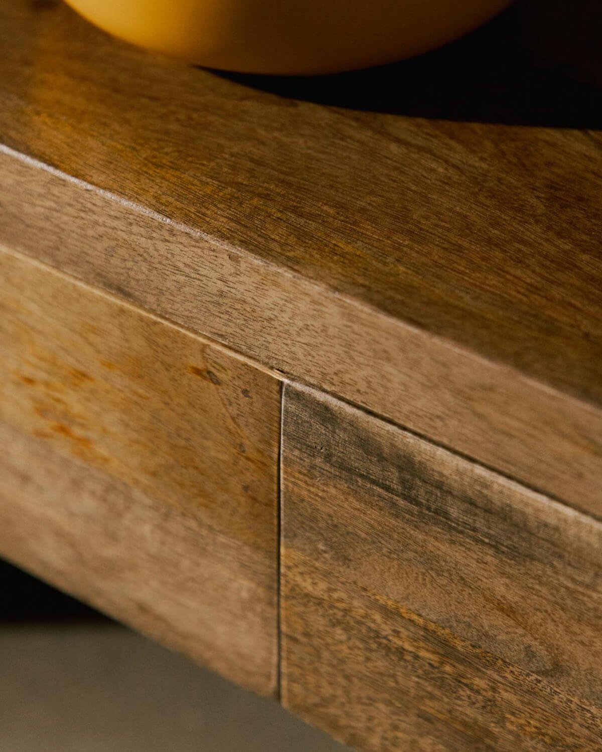 TV-Schrank aus Vanile-Mangoholz mit 3 Schubladen , Galeriebild 3