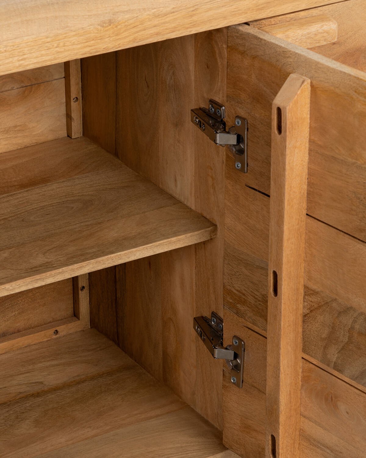 Niedriges Sideboard aus Mangoholz mit 3 Türen Reichel, Galeriebild 8