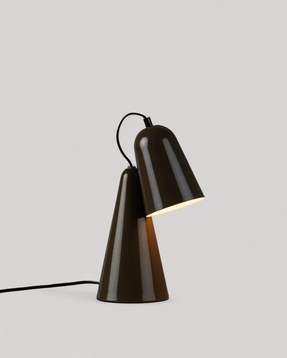 Valiria Tischlampe aus Metall, Galeriebild 4