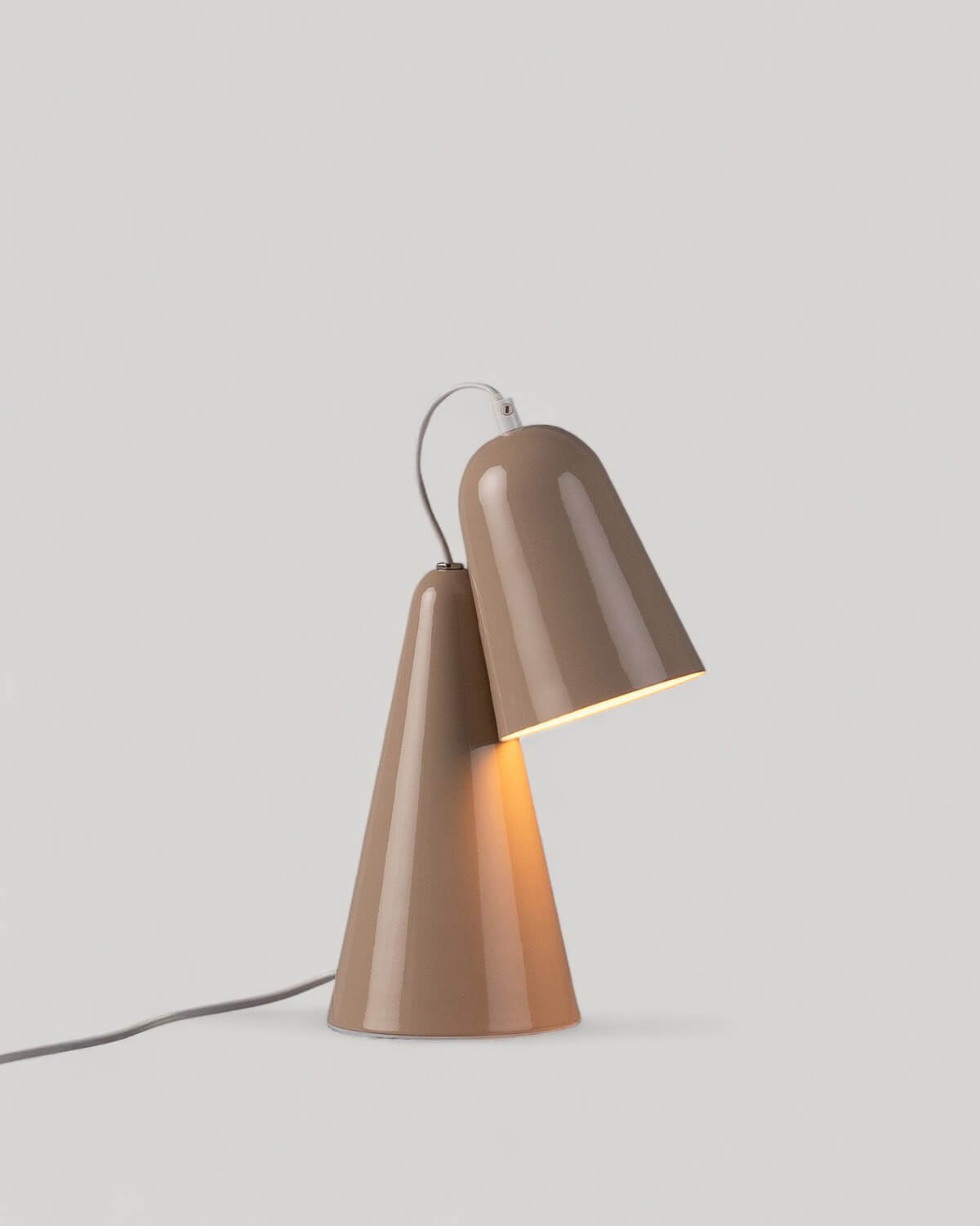 Valiria Tischlampe aus Metall, Galeriebild 7