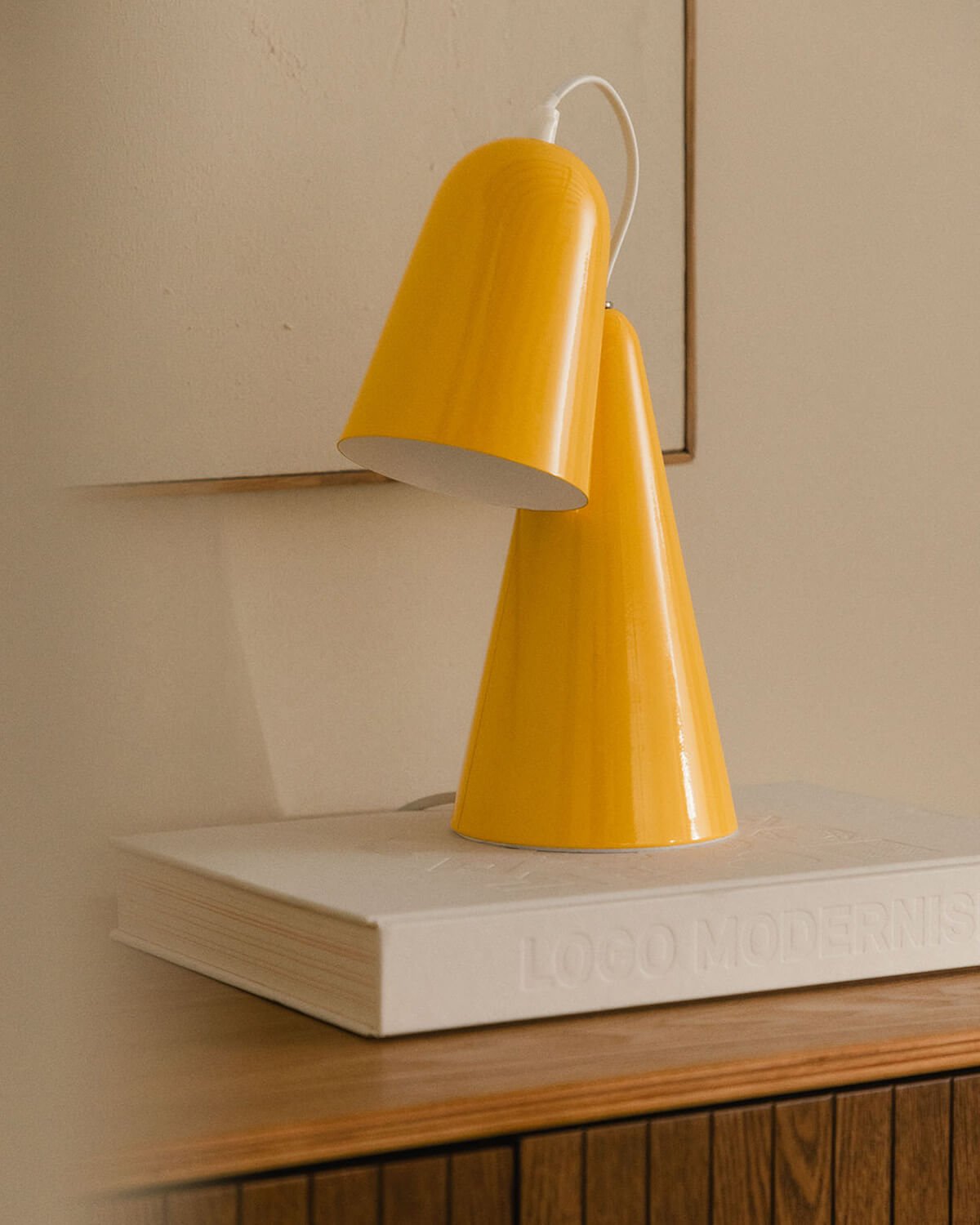 Valiria Tischlampe aus Metall, Galeriebild 2