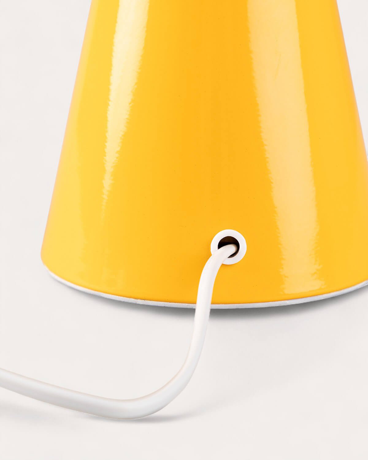 Valiria Tischlampe aus Metall, Galeriebild 9