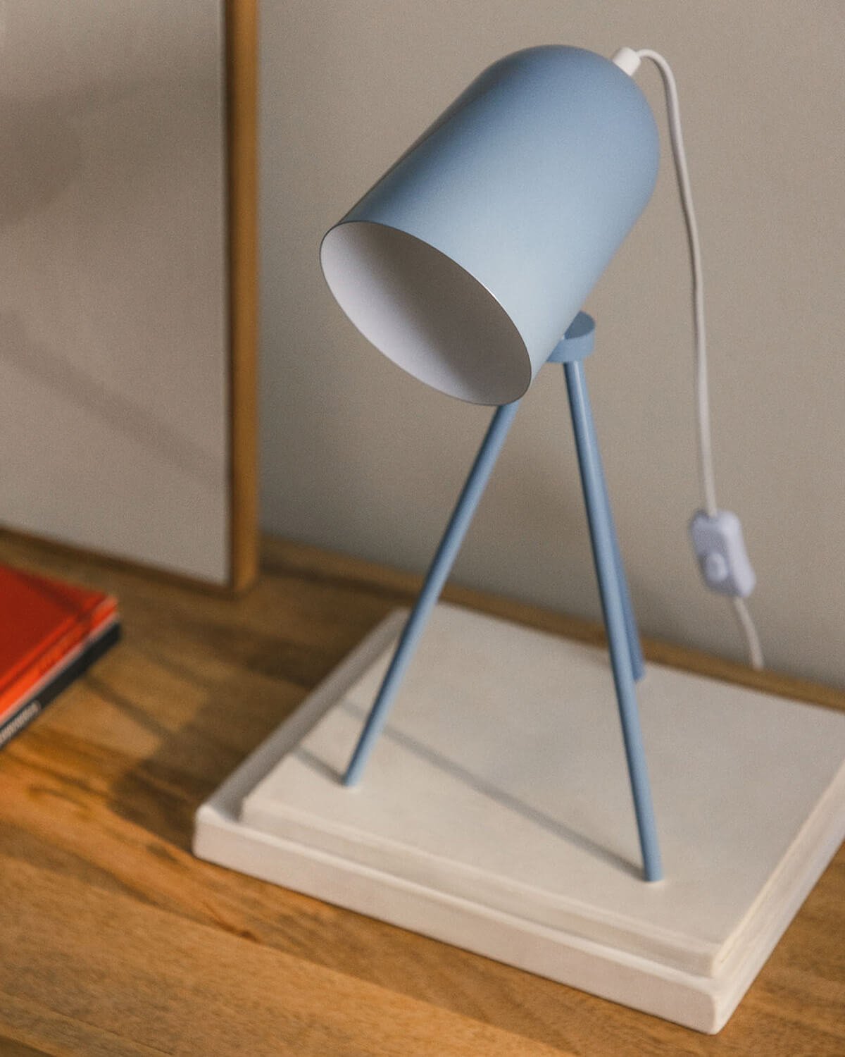 Theon Tischlampe aus Metall , Galeriebild 2