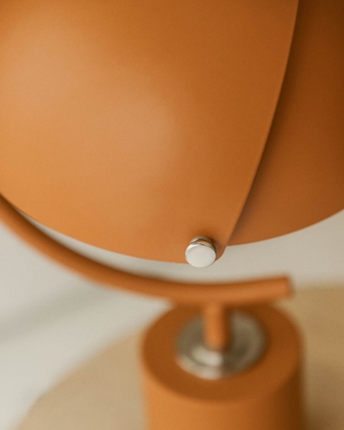 Amun Tischlampe aus Metall, Galeriebild 3