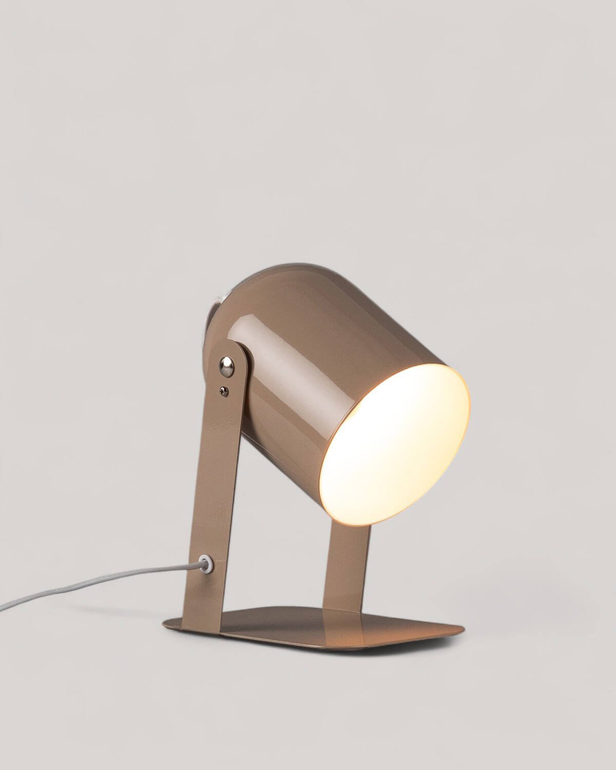 Marís Tischlampe aus Metall, Galeriebild 3