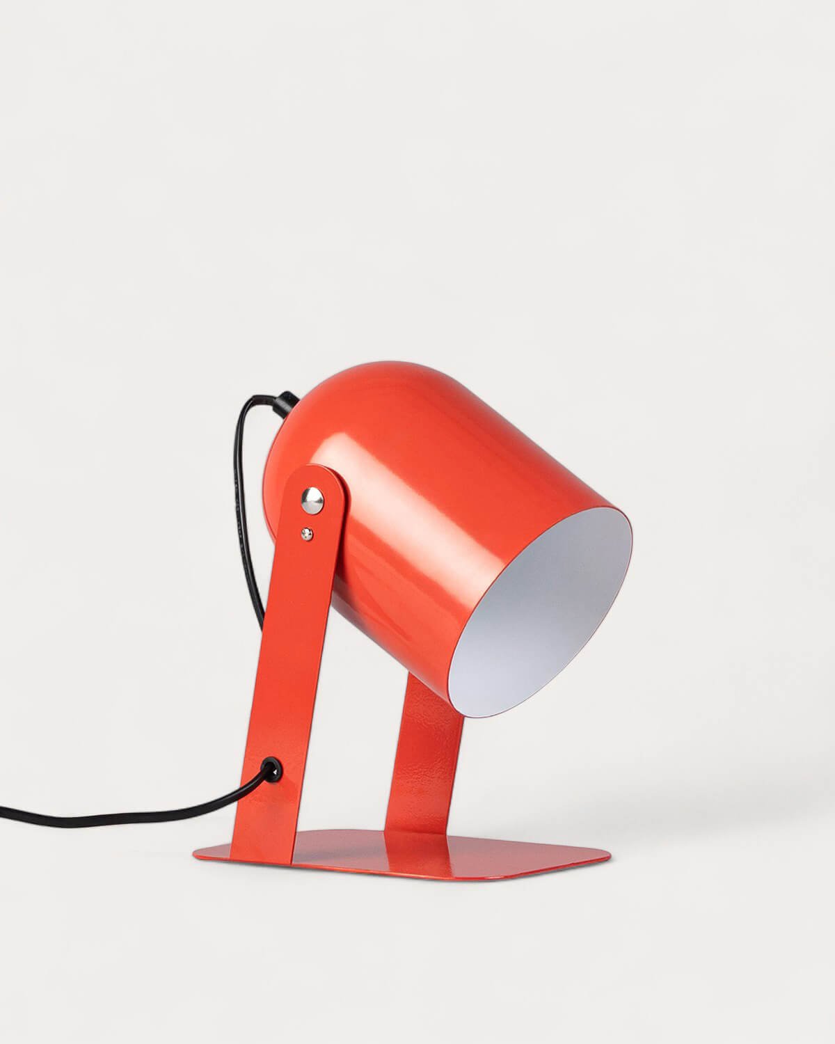 Marís Tischlampe aus Metall, Galeriebild 1