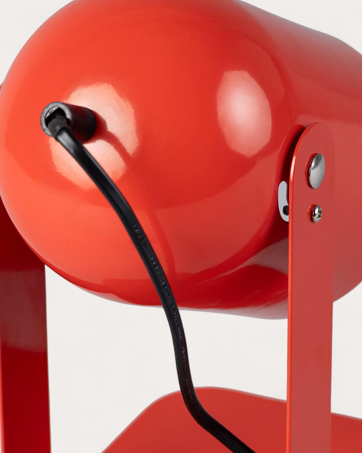 Marís Tischlampe aus Metall, Galeriebild 8