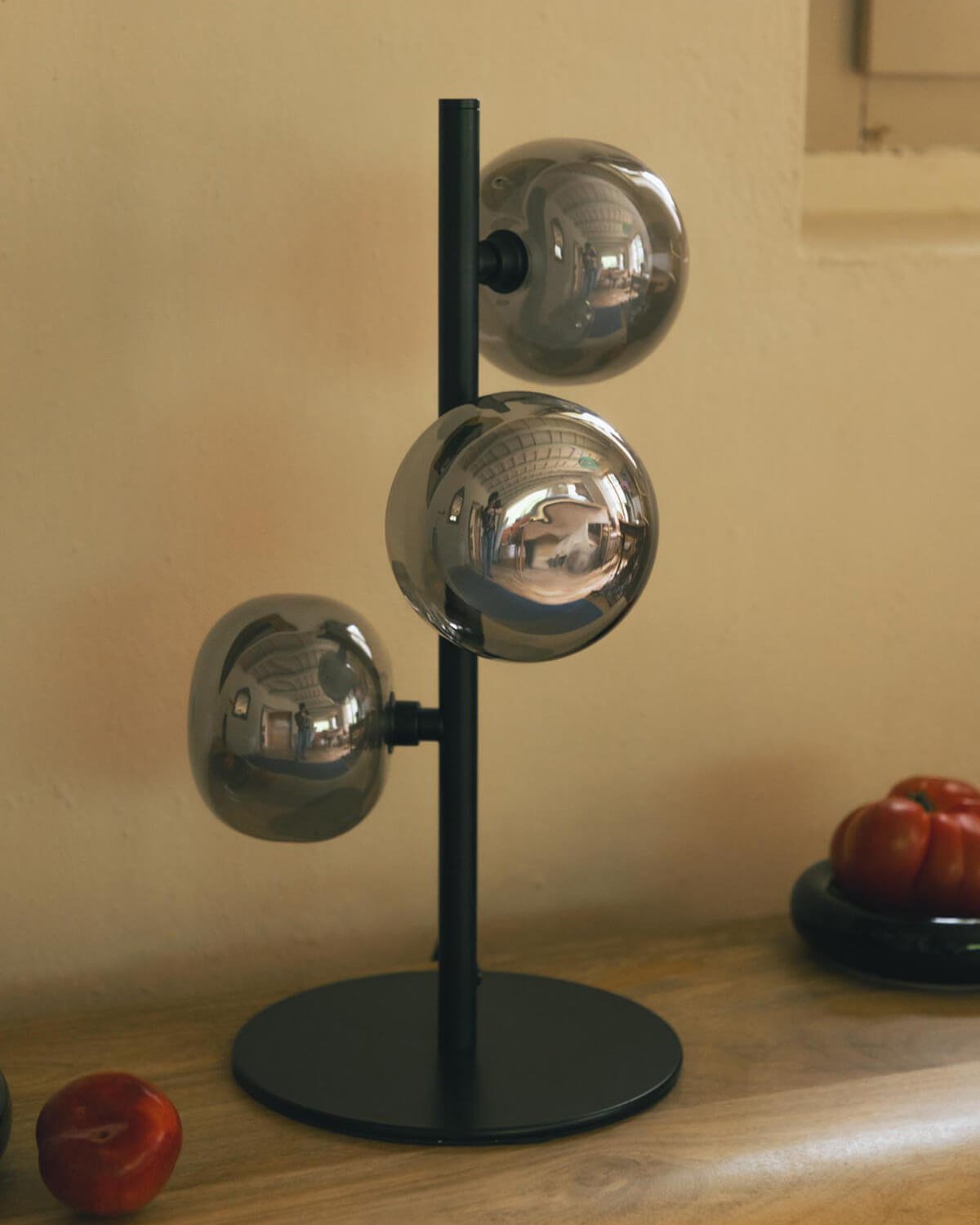 Dasha Tischlampe aus Metall, Galeriebild 3