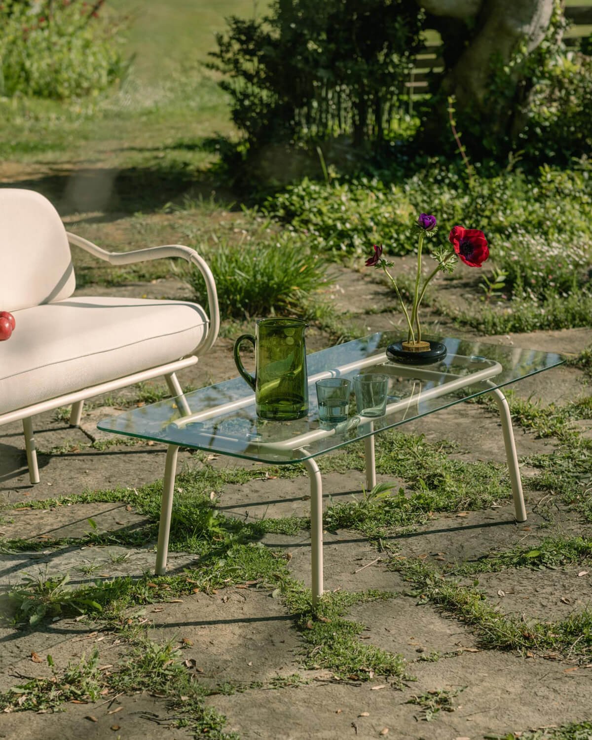 Rechteckiger Couchtisch aus Metall und gehärtetem Glas (120x56 cm) Xoan, Galeriebild 2