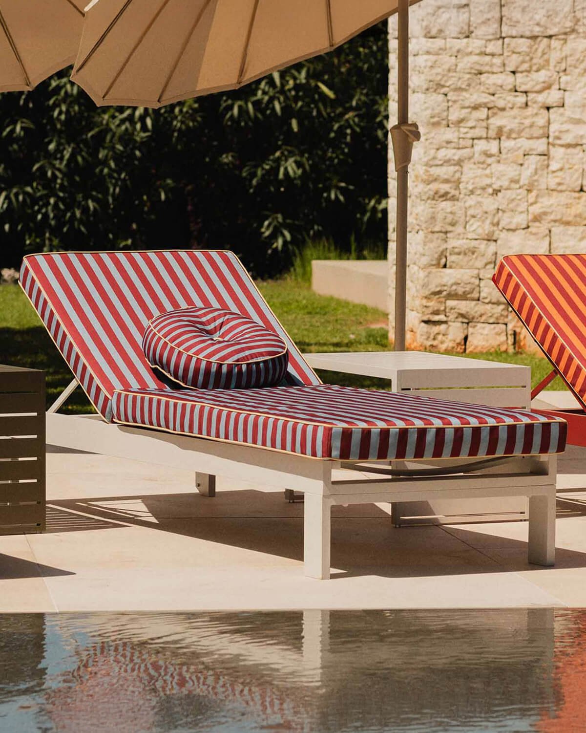 Neue Verstellbare Sonnenliege aus Aluminium Kreta mit Gestreiftem Kissen, Galeriebild 4635859