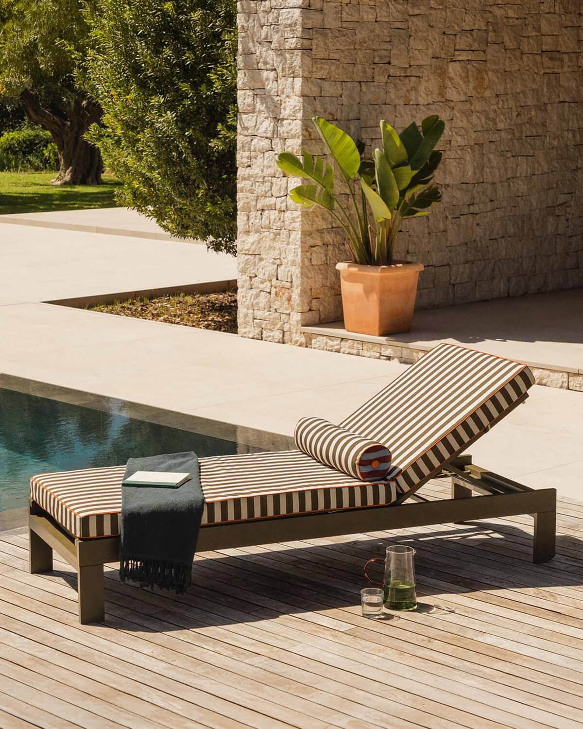 Neue Verstellbare Sonnenliege aus Aluminium Kreta mit Gestreiftem Kissen, Galeriebild 2