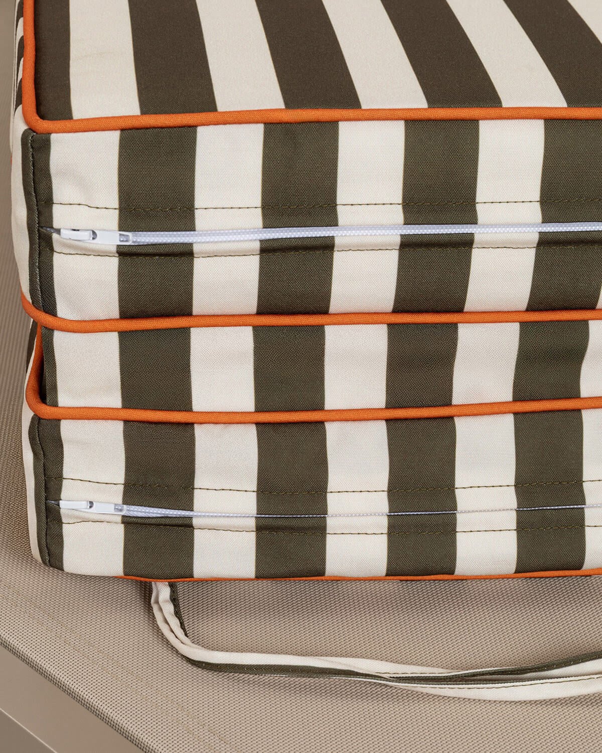 Neue Verstellbare Sonnenliege aus Aluminium Kreta mit Gestreiftem Kissen, Galeriebild 3