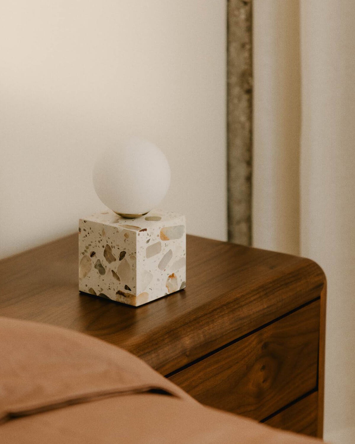 Lunas Terrazzo-Tischlampe, Galeriebild 2