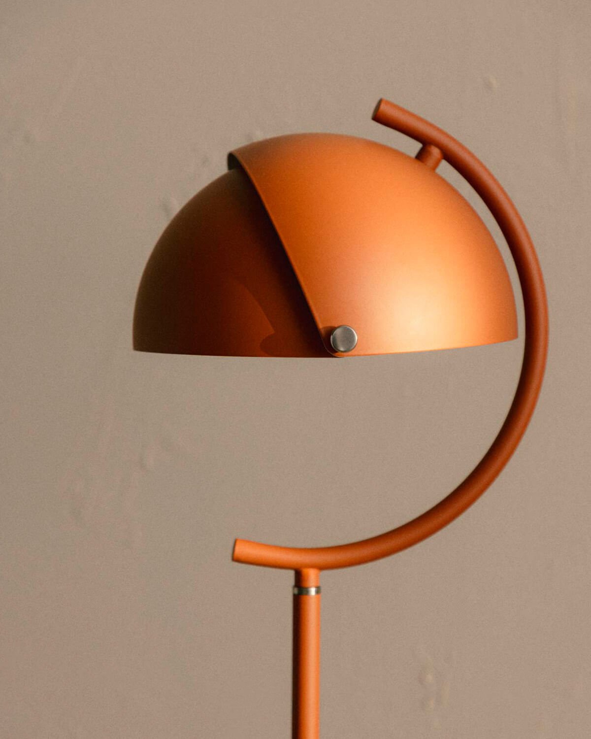 Amun Stehlampe aus Metall, Galeriebild 3