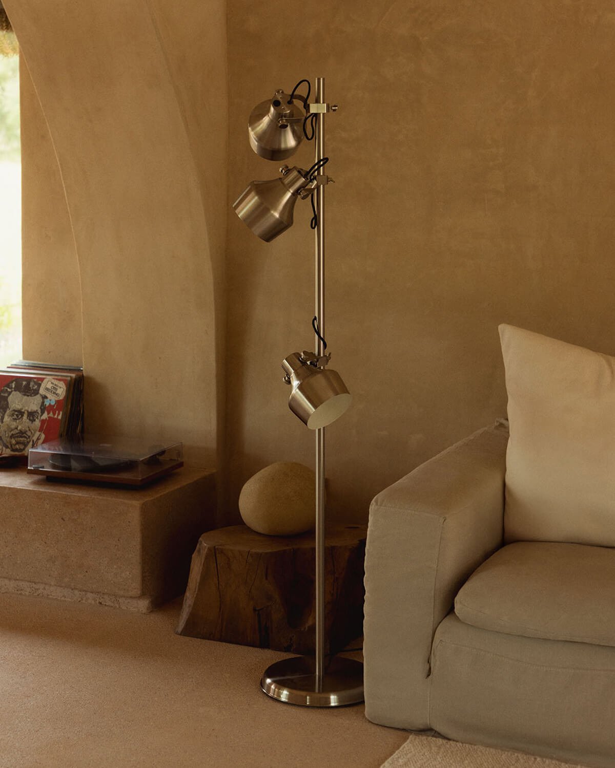 Eneas Stehlampe aus Metall, Galeriebild 2