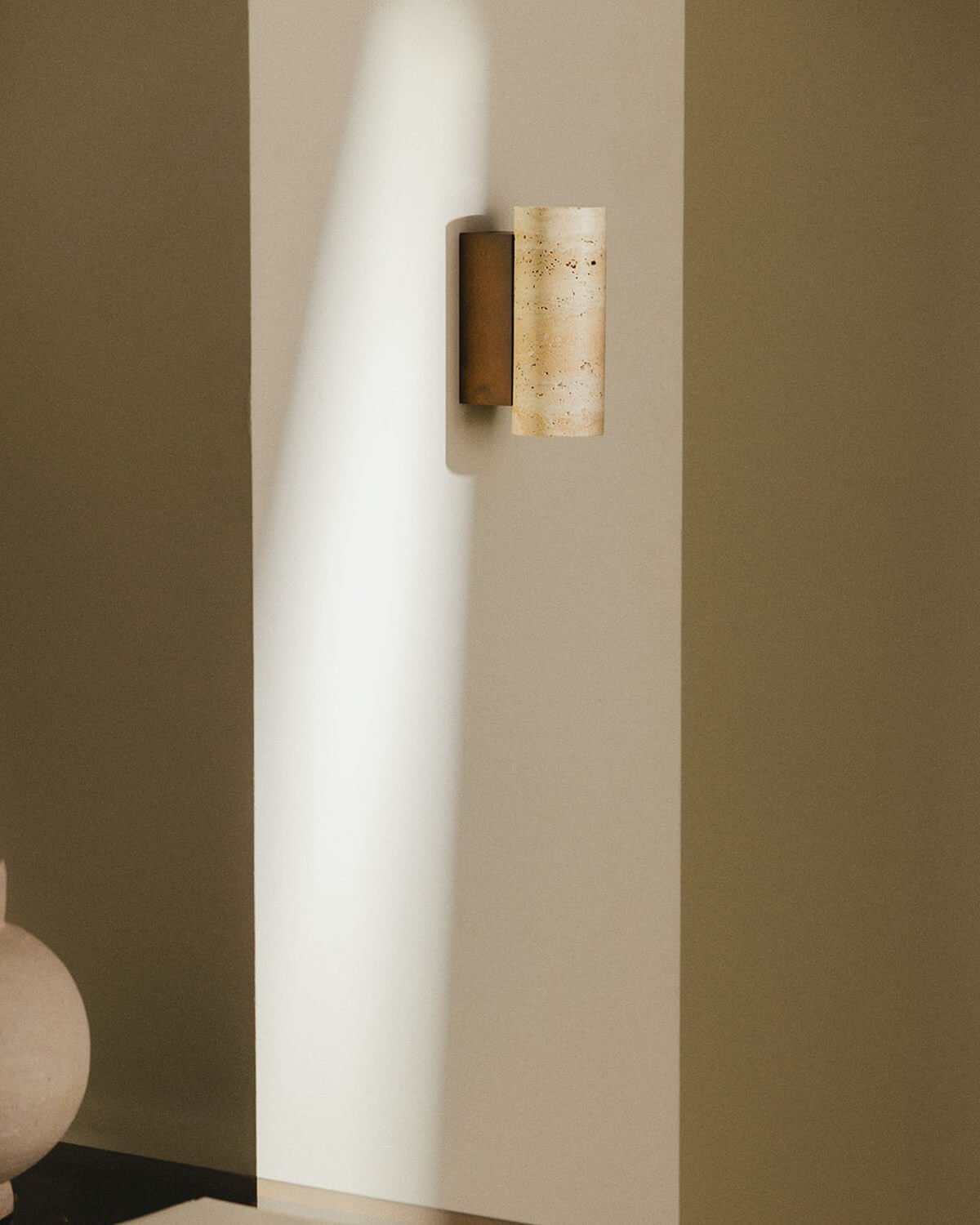 Eriel Travertin-Marmor-Wandleuchte, Galeriebild 2