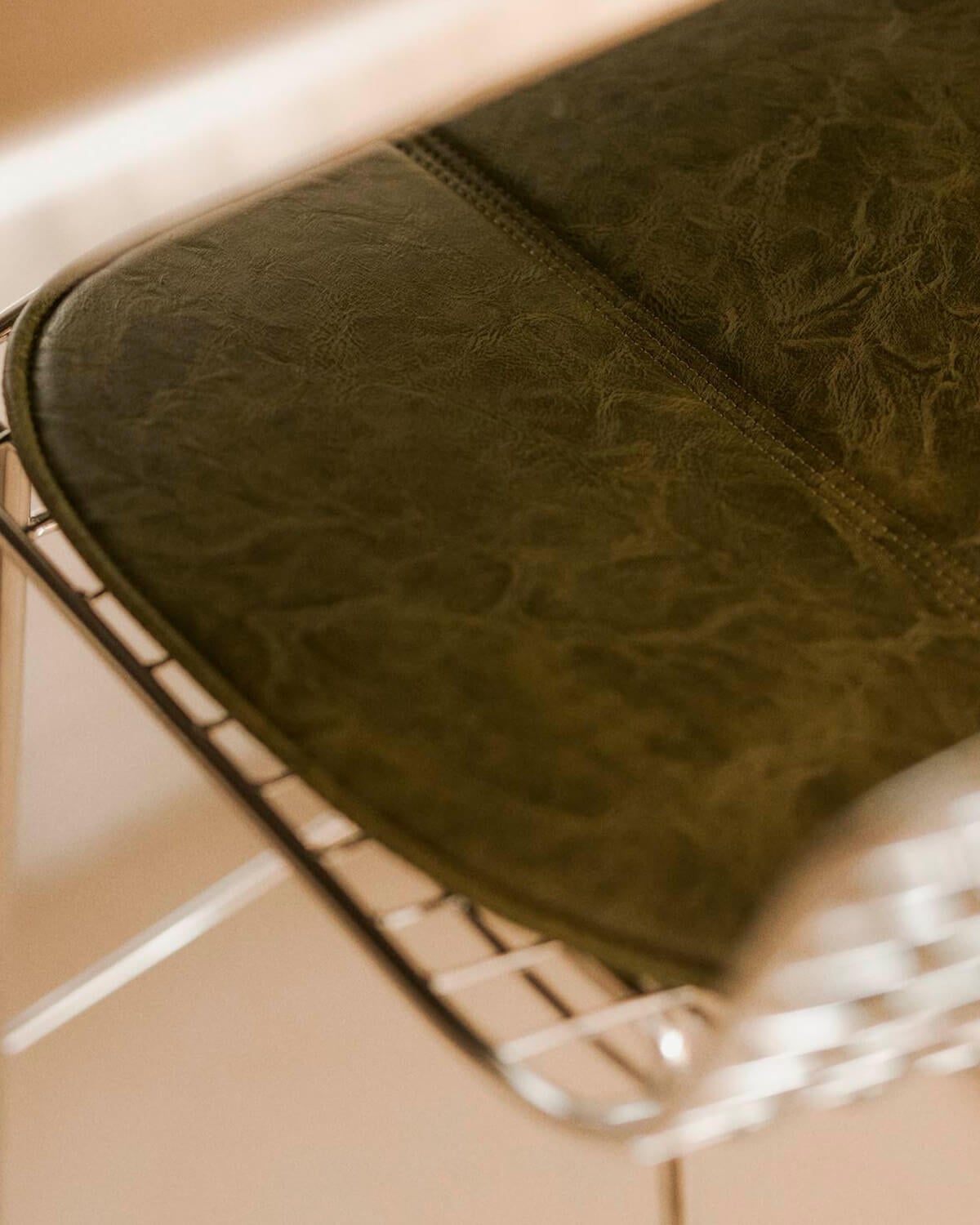 Rechteckiges Kunstlederkissen (42,5x41 cm) für Aras Stuhl, Galeriebild 3