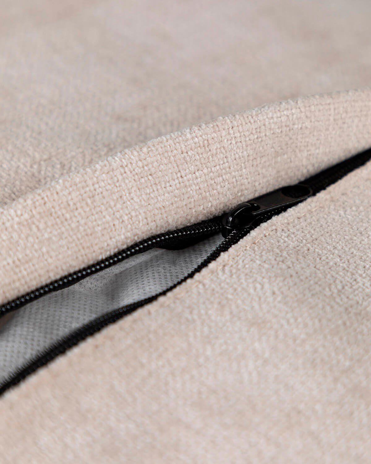 Quadratisches Stoffkissen (43x43 cm) Ilham Vollfarbe, Galeriebild 6