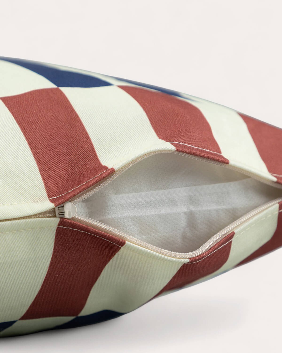 Quadratisches Stoffkissen (45x45 cm) Becca, Galeriebild 5