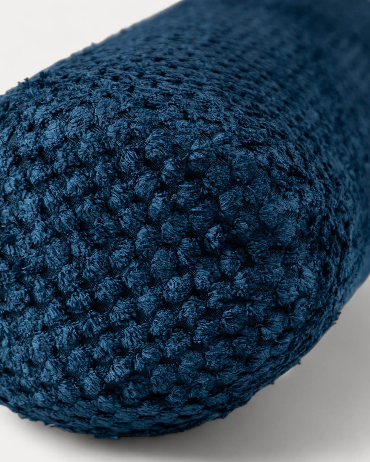 Zylindrisches Stoffkissen (63xØ15 cm) mit Pompons, Galeriebild 5