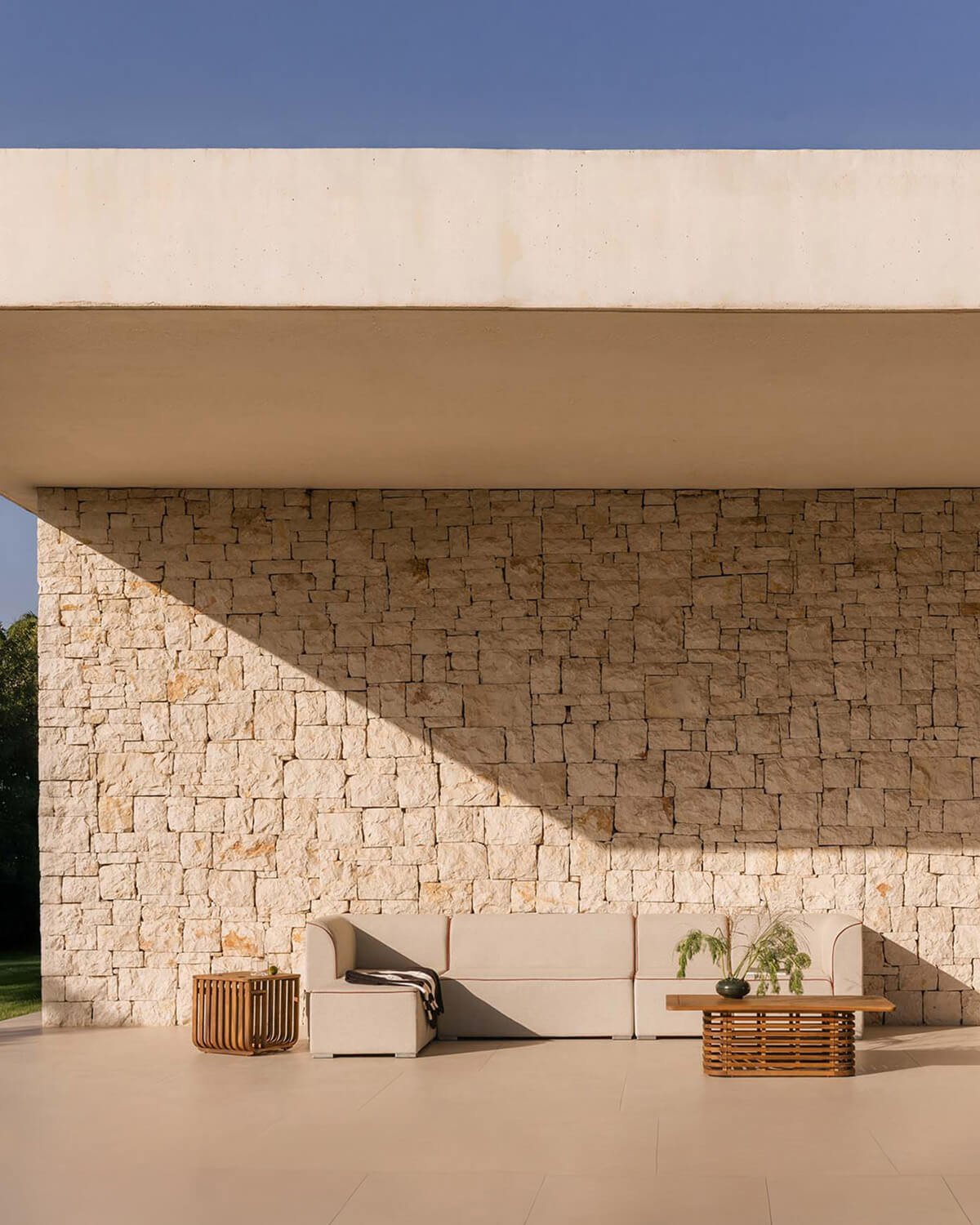 4-teiliges Modulares Eckgartensofa mit 2-Sitzer-Sofa und Sessel mit Lagos-Stoffbezug, Galeriebild 2