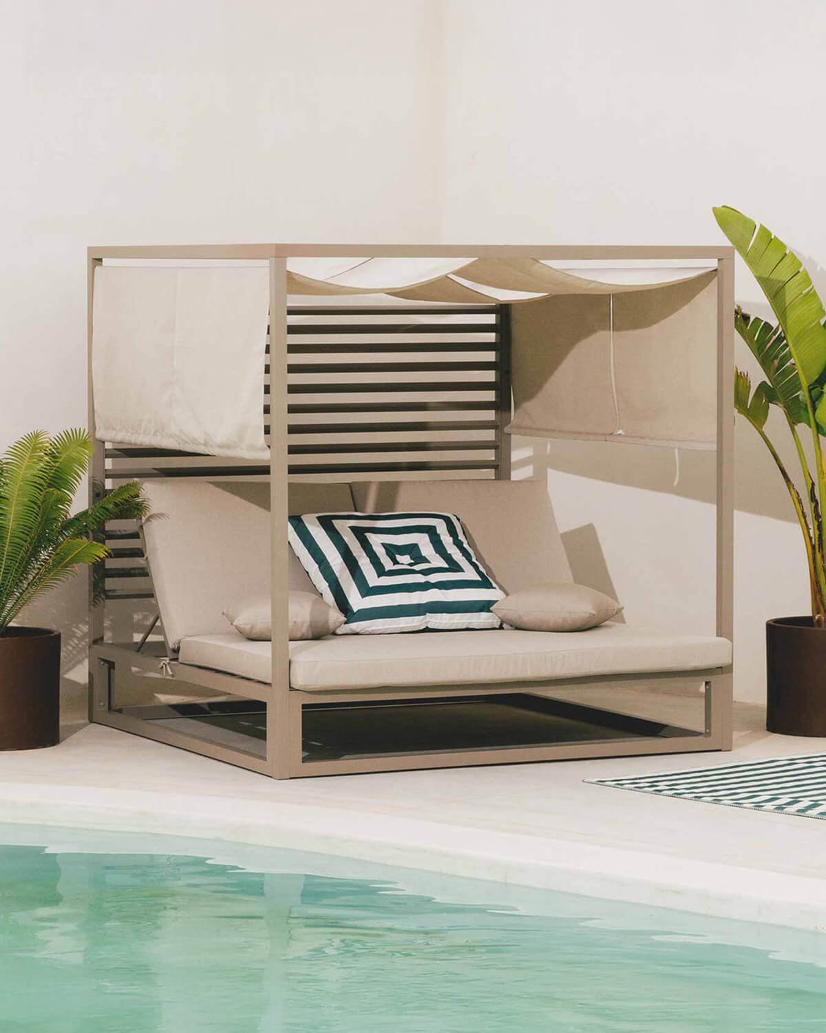 Balinesisches Liegebett aus Stoff und Aluminium Mersia, Galeriebild 2