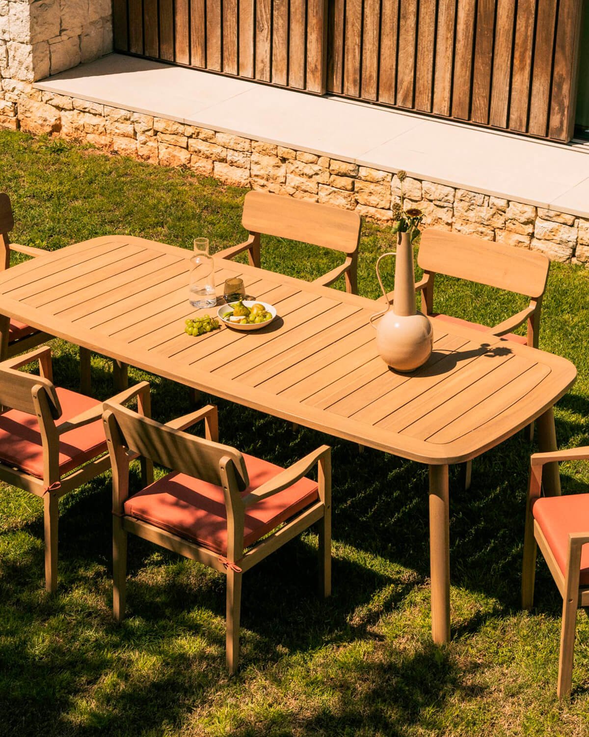 Marla Rechteckiges Tischset (240x100 cm) und 6 Akazienholzstühle mit Armlehnen, Galeriebild 2